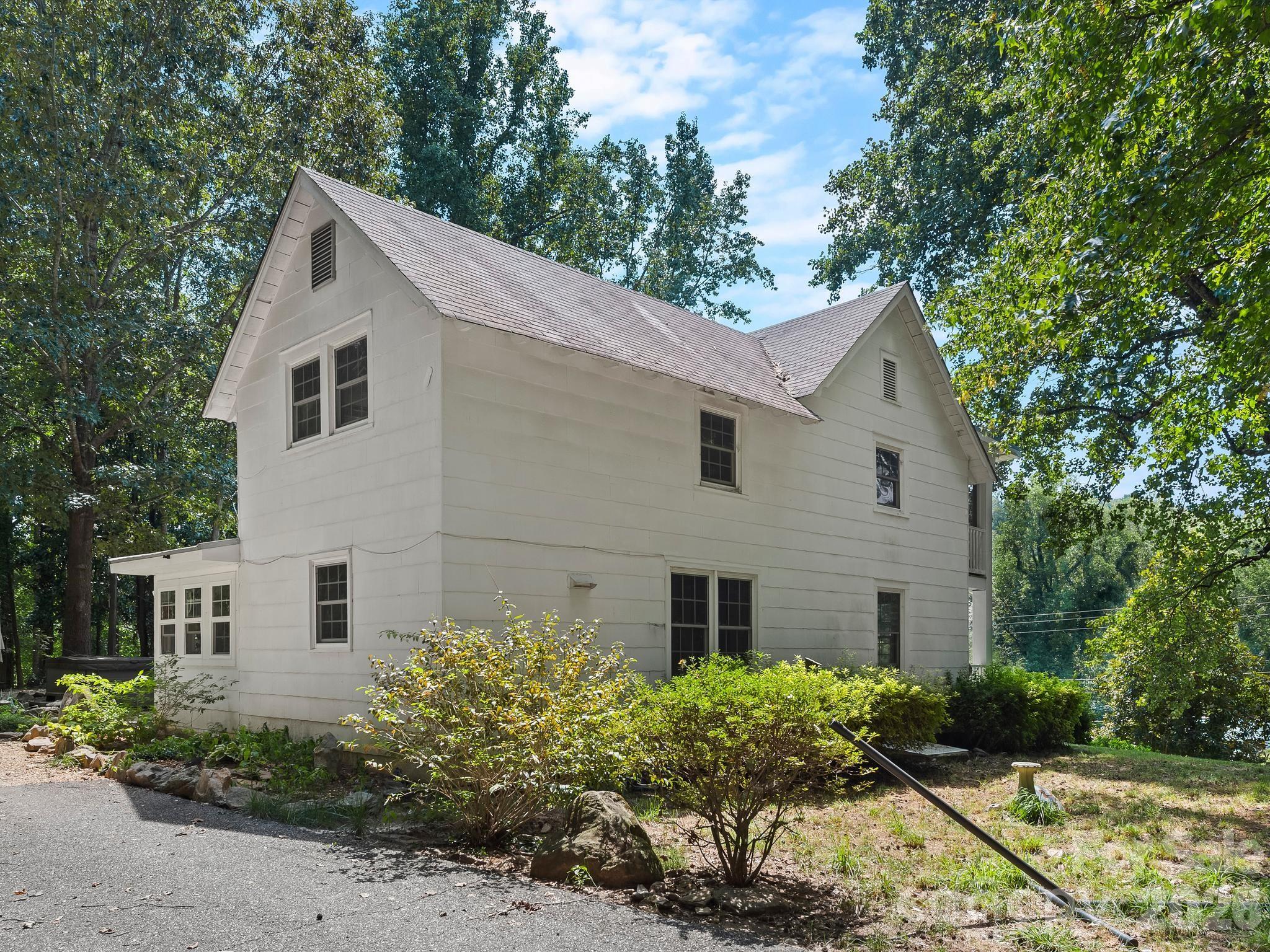 689 South Trade Street Tryon, NC 28782 - Photo 23 of 31 Gallery Image 23