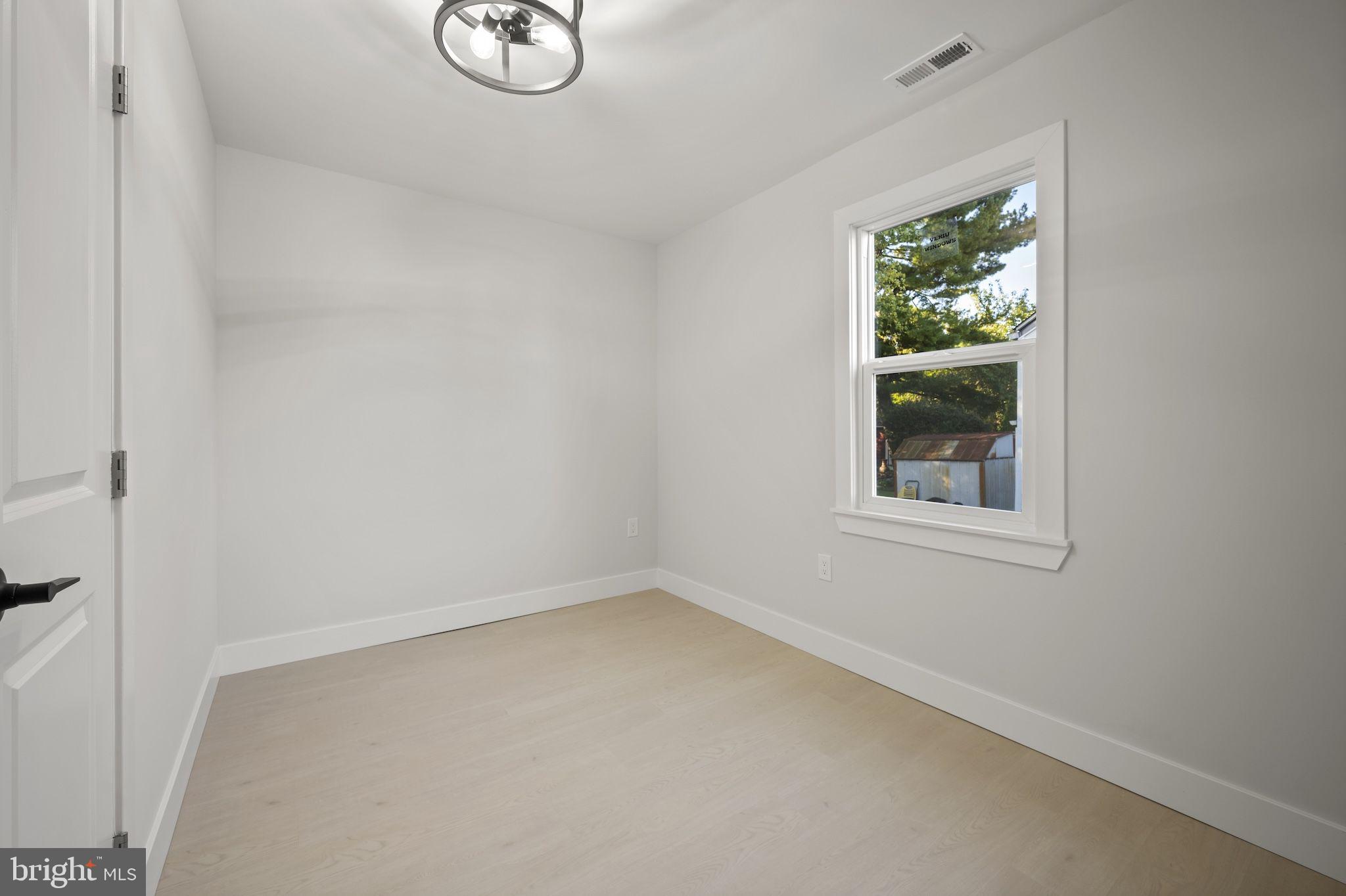 821 South Woodlynn Road Baltimore, MD 21221 - Photo 16 of 32 an empty room with windows