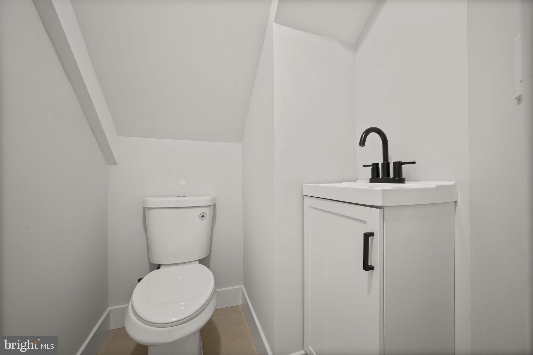 821 South Woodlynn Road Baltimore, MD 21221 - Photo 20 of 32 a bathroom with a toilet sink and mirror