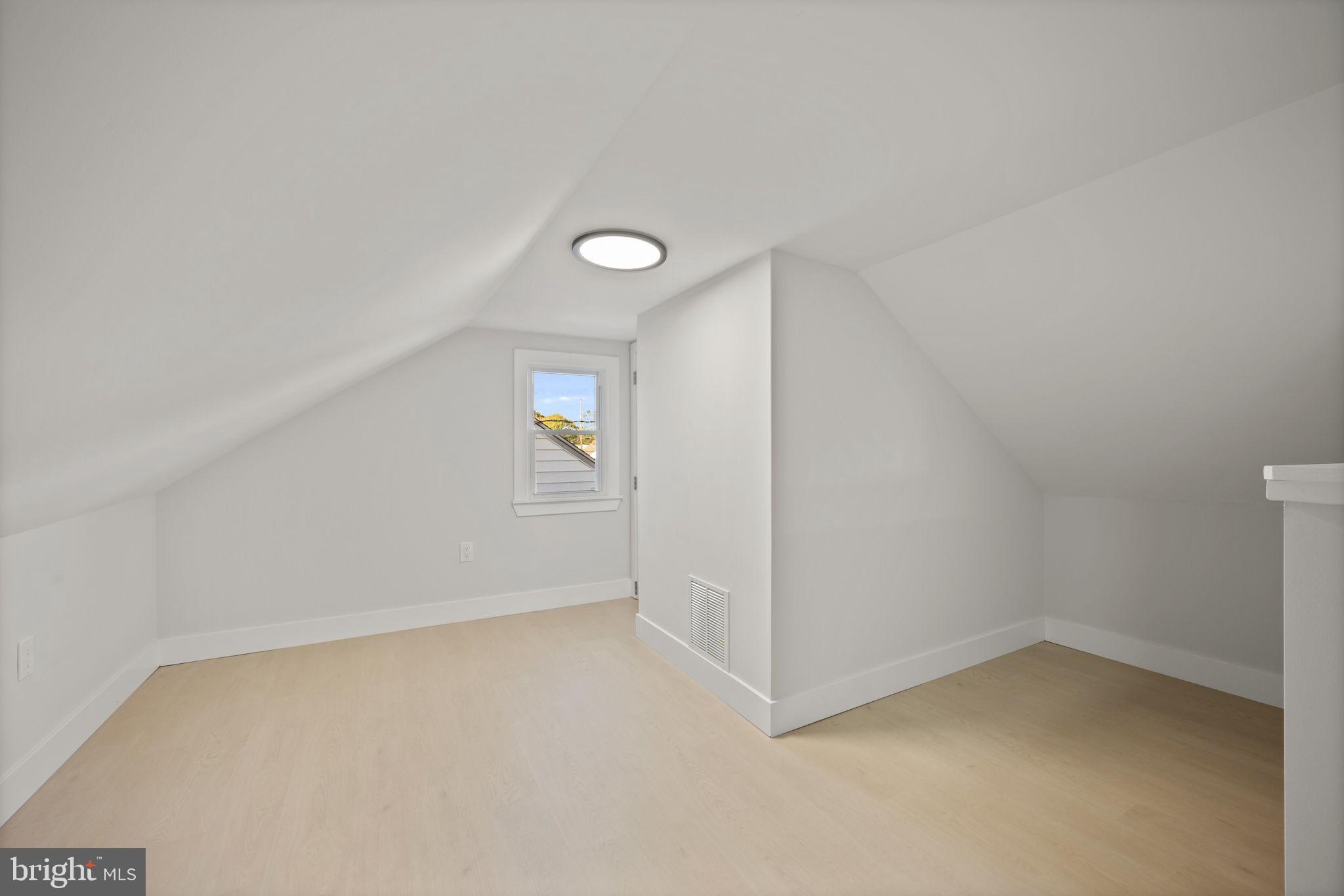 821 South Woodlynn Road Baltimore, MD 21221 - Photo 24 of 32 a view of an empty room