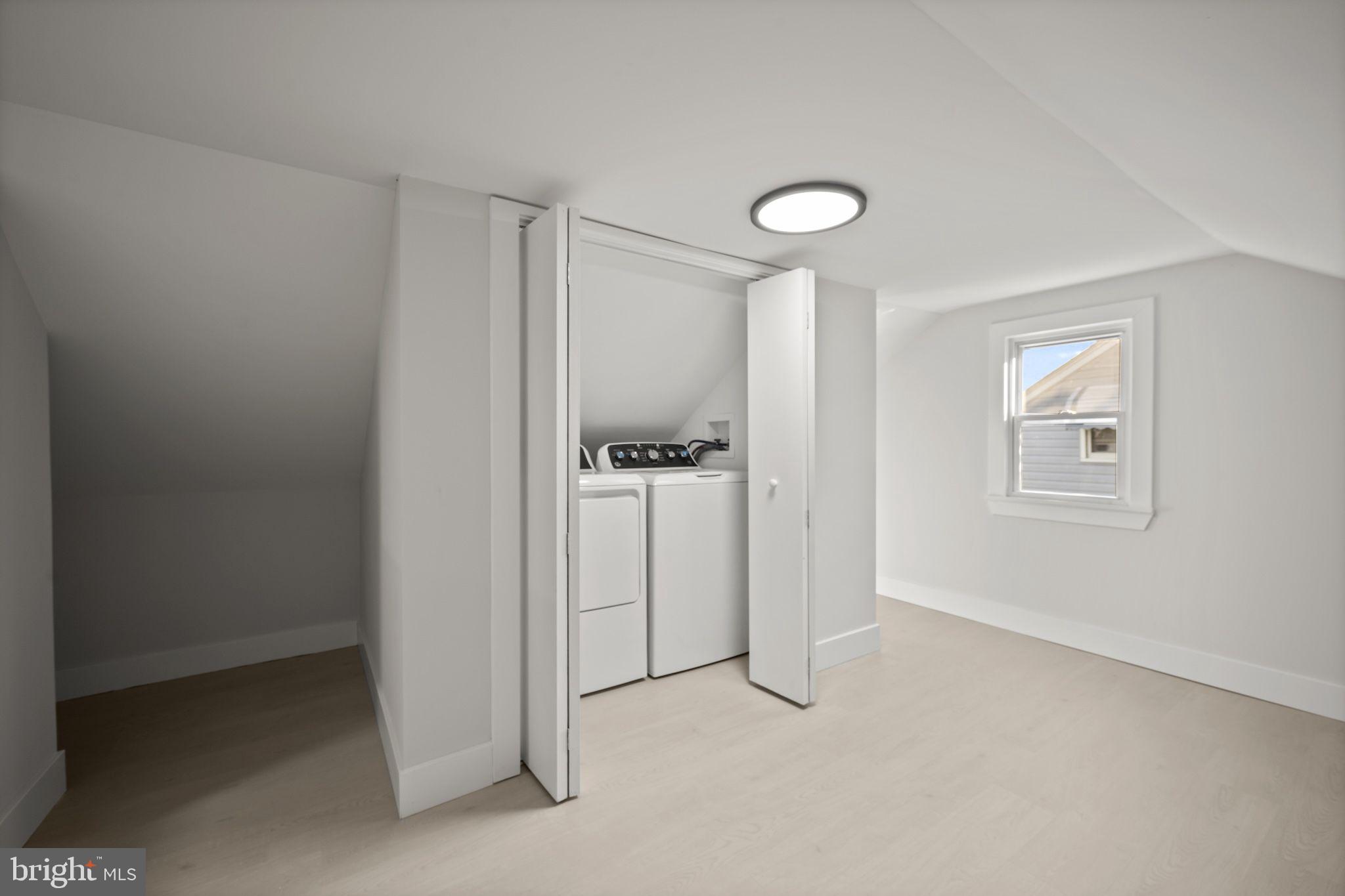 821 South Woodlynn Road Baltimore, MD 21221 - Photo 25 of 32 an empty room with a door