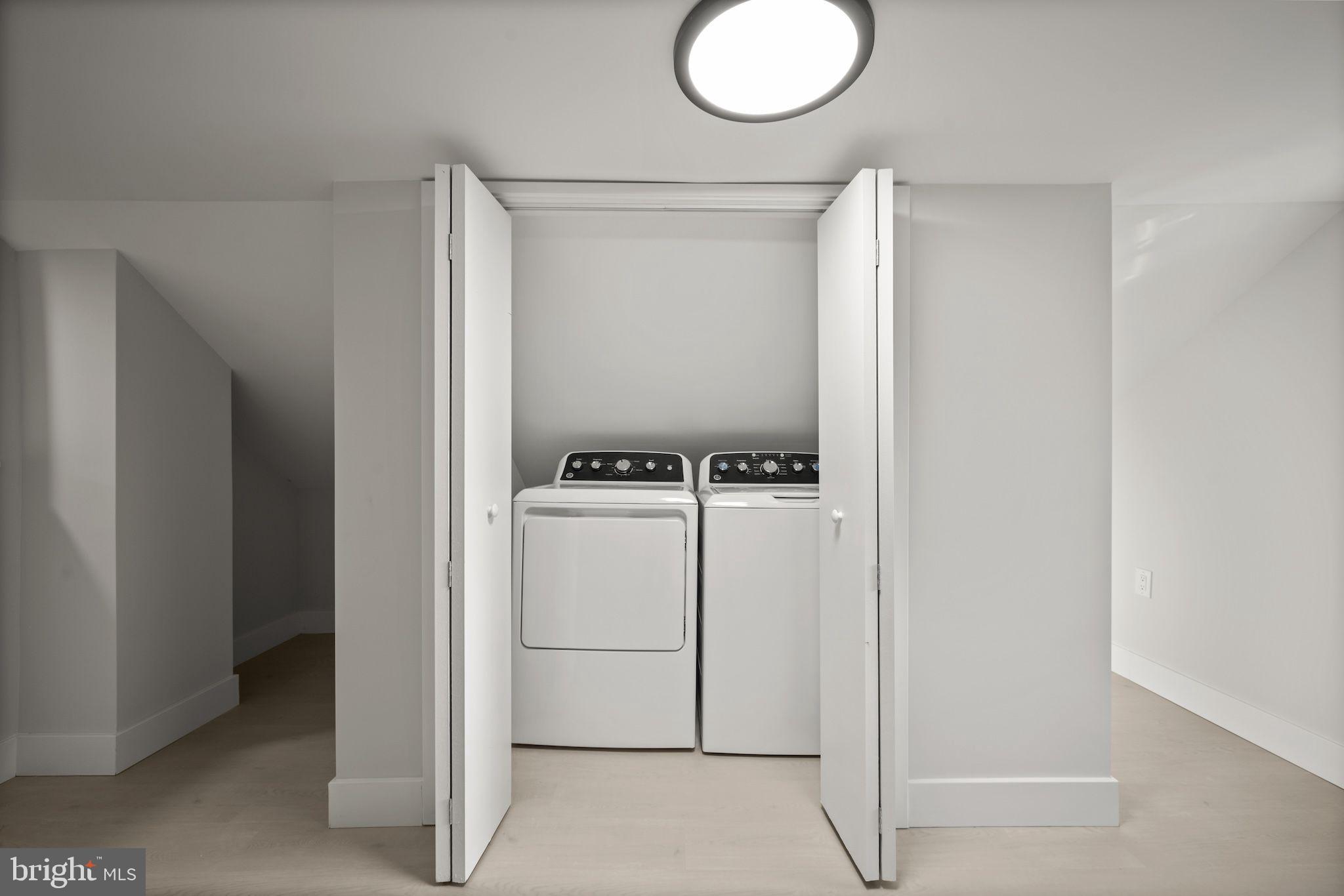 821 South Woodlynn Road Baltimore, MD 21221 - Photo 26 of 32 a utility room with dryer and washer