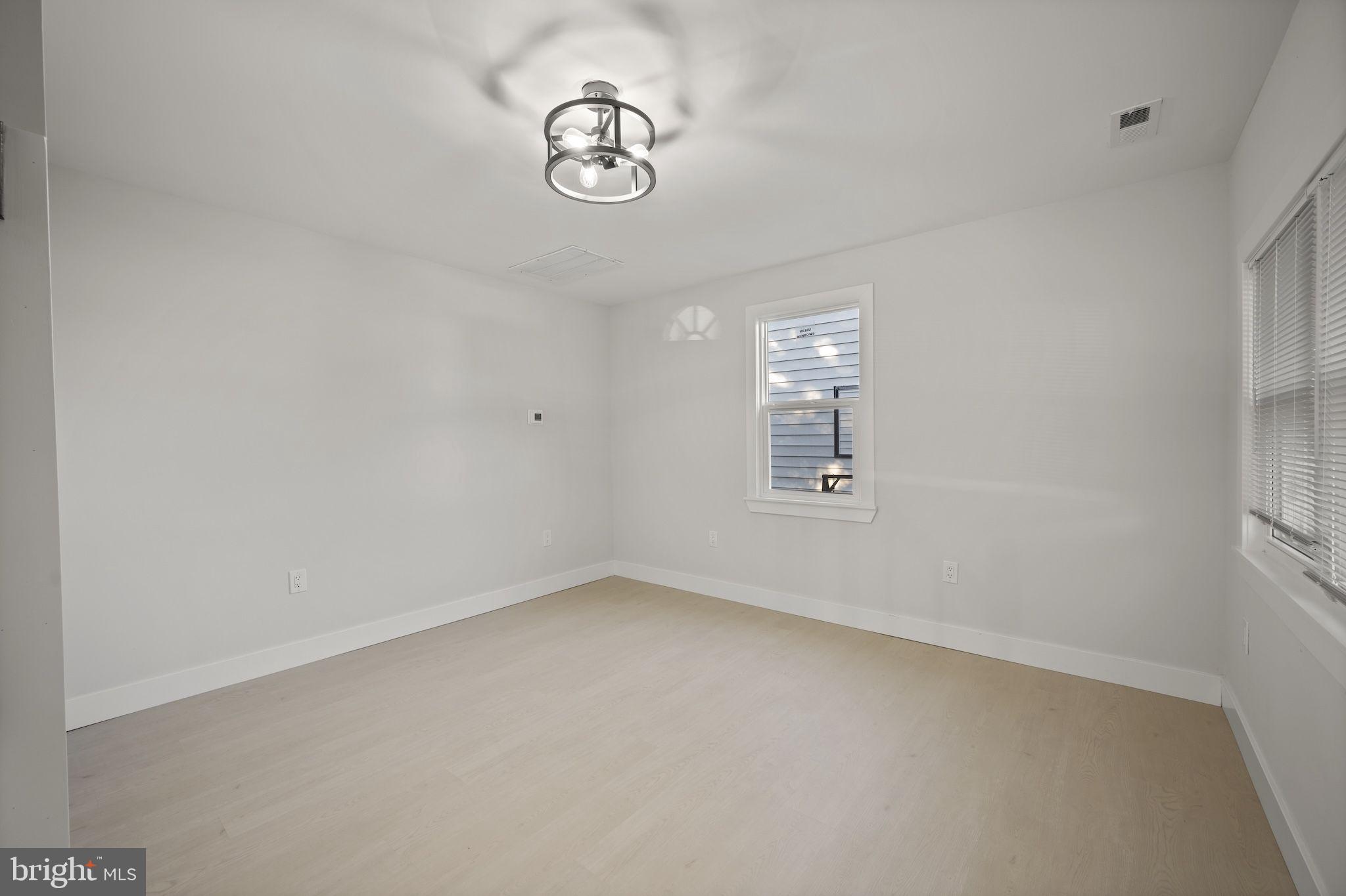 821 South Woodlynn Road Baltimore, MD 21221 - Photo 4 of 32 a view of a livingroom with a window