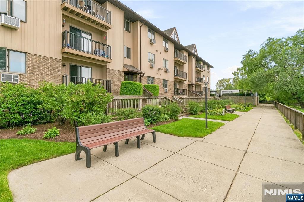 651 Riverside, Unit B15 Lyndhurst, NJ 07071 - Photo 5 of 41 Gallery Image 5