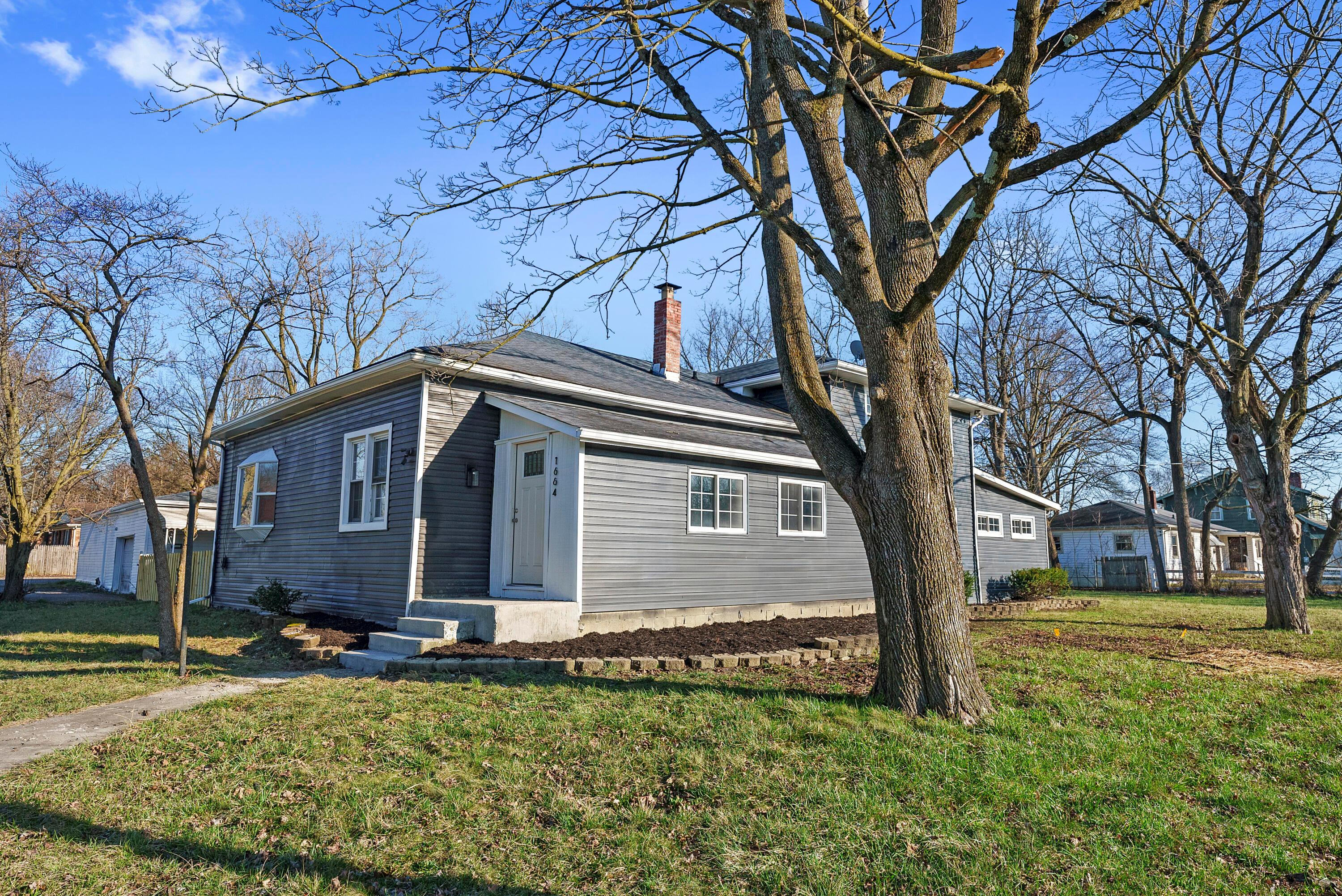 1664 Zettler Road Columbus, OH 43227 - Photo 4 of 46 Exterior Front