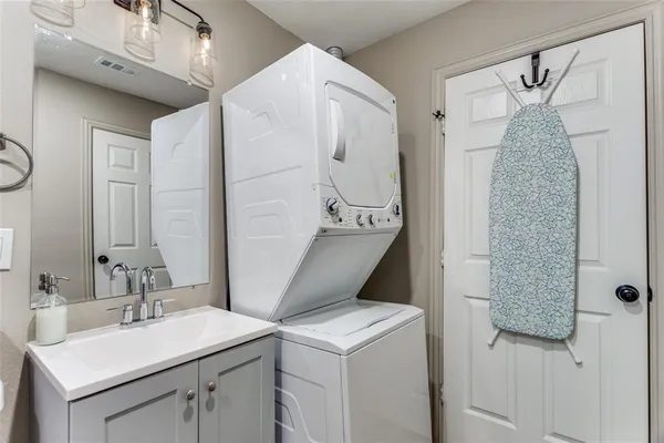 $1,850 | 3217 Huron Trail, Lake Worth, TX 76135