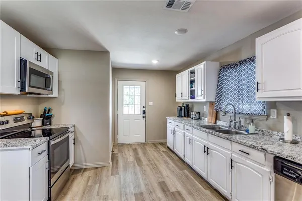 $1,850 | 3217 Huron Trail, Lake Worth, TX 76135