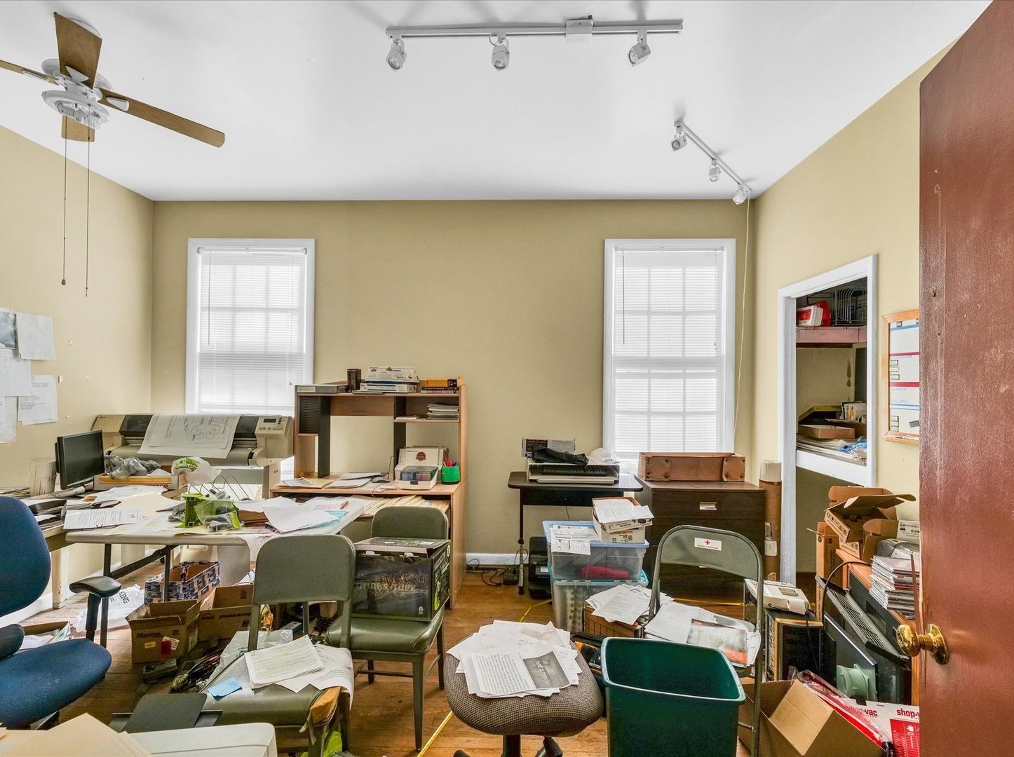 810 South Century Boulevard Rantoul, IL 61866 - Photo 11 of 32 a room with furniture a flat screen tv and a window
