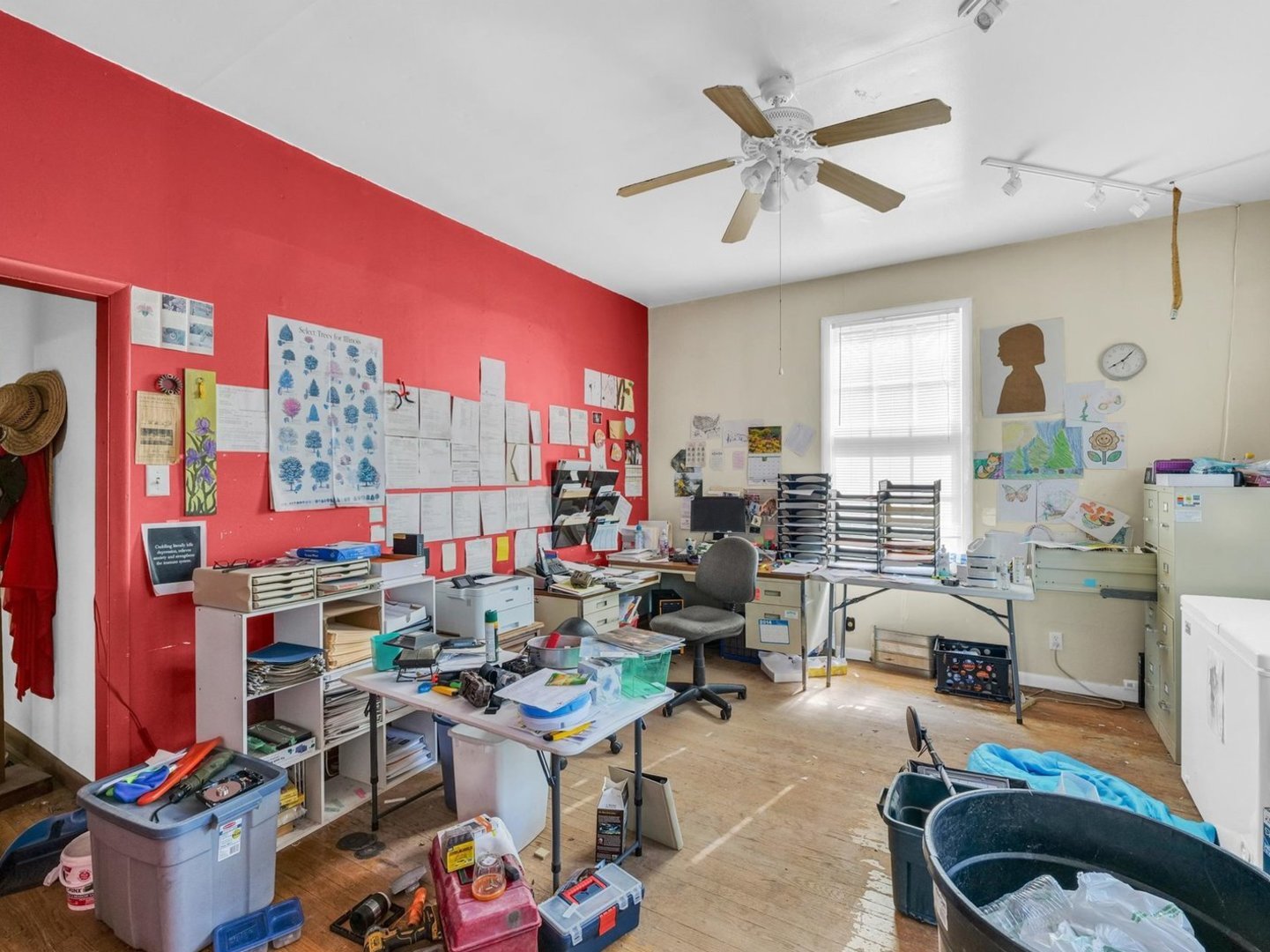 810 South Century Boulevard Rantoul, IL 61866 - Photo 13 of 32 a living room with furniture and a large window