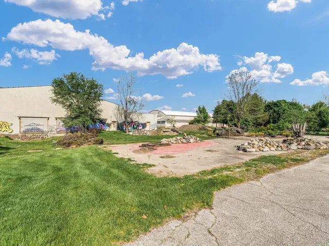 a view of a houses with a yard