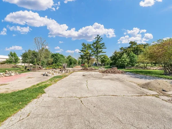 a view of a fountain in front of a house