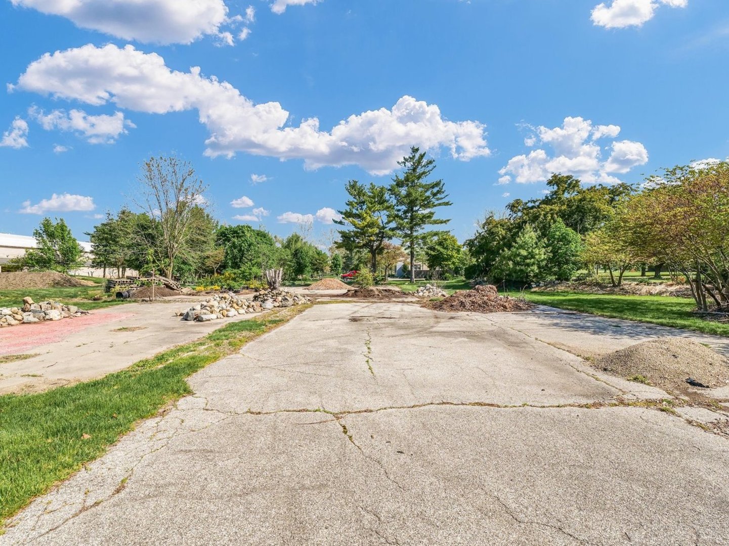 810 South Century Boulevard Rantoul, IL 61866 - Photo 32 of 32 a view of a fountain in front of a house