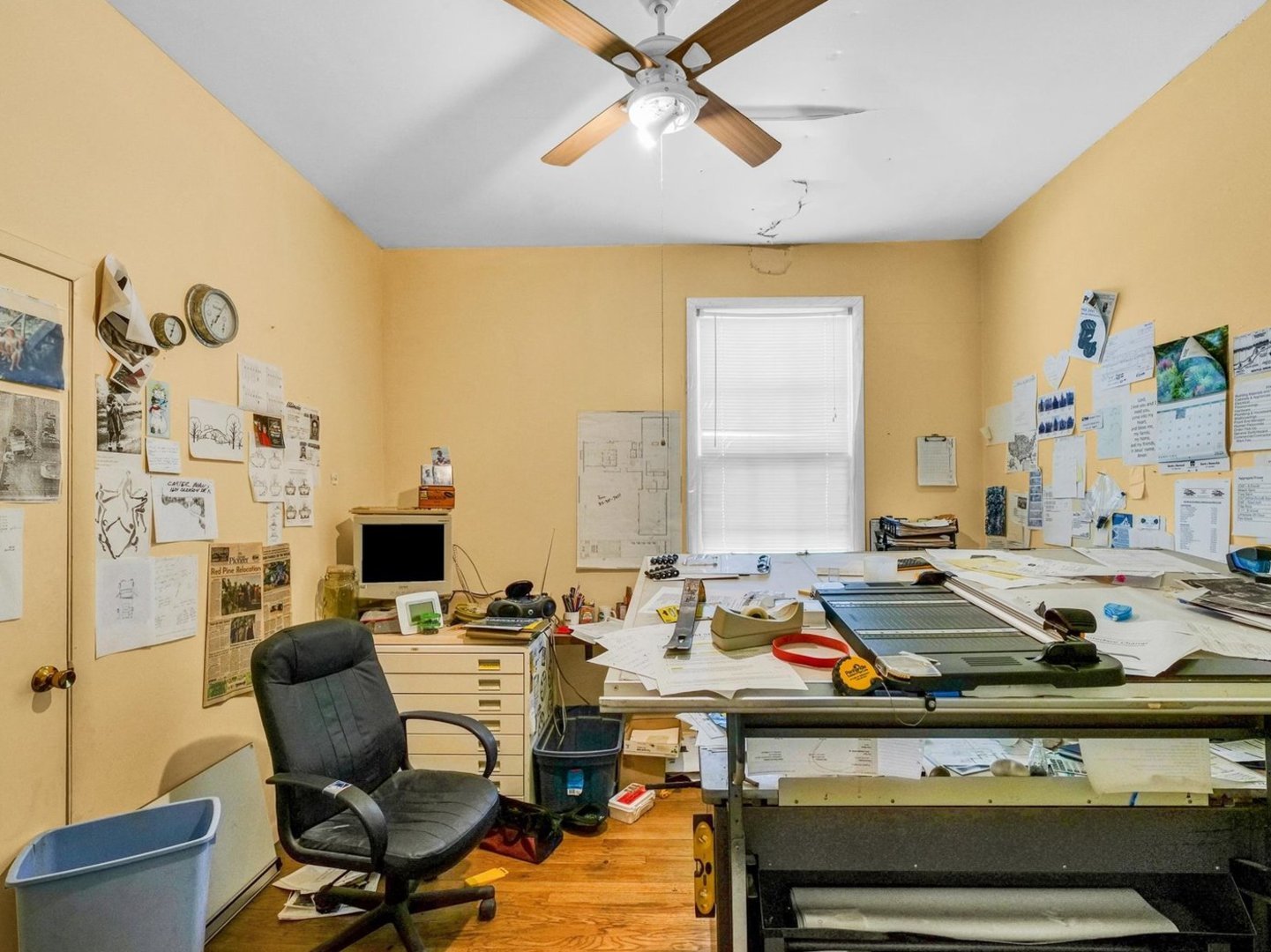 810 South Century Boulevard Rantoul, IL 61866 - Photo 10 of 32 a view of a livingroom with furniture window and outside view