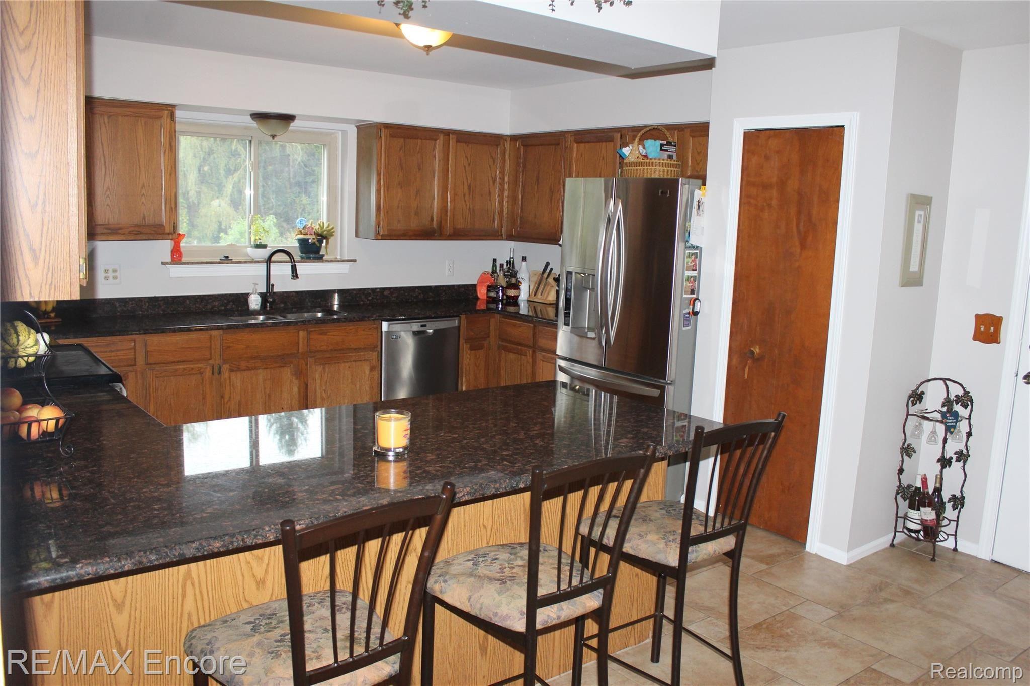 8527 Oakhill Road Clarkston, MI 48348 - Photo 9 of 34 IMG_6026.JPG