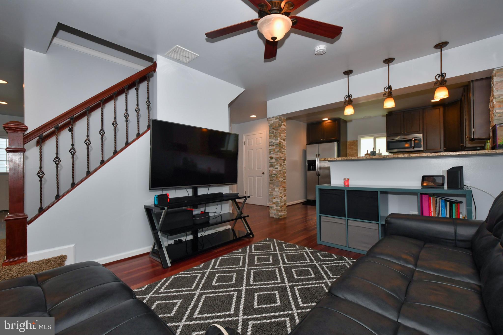 831 Martin Road Baltimore, MD 21221 - Photo 3 of 28 Spacious Living Room