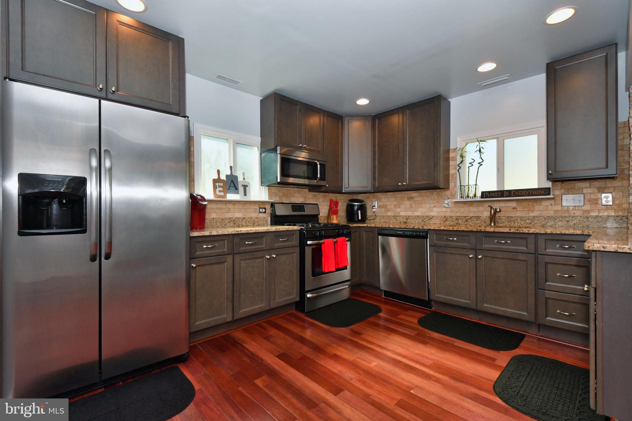 831 Martin Road Baltimore, MD 21221 - Photo 6 of 28 Large Kitchen with Granite Counters