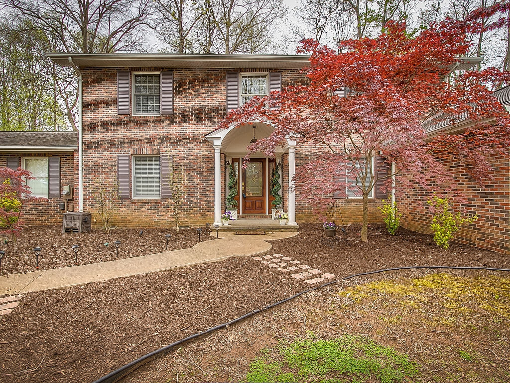 1701 Colonial Ridge Road Johnson City, TN 37604 - Photo 3 of 35 Photo 3