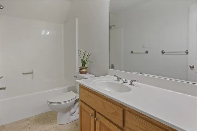 $2,200 | 626 Village Lane South, Unit A, Mandeville, LA 70471