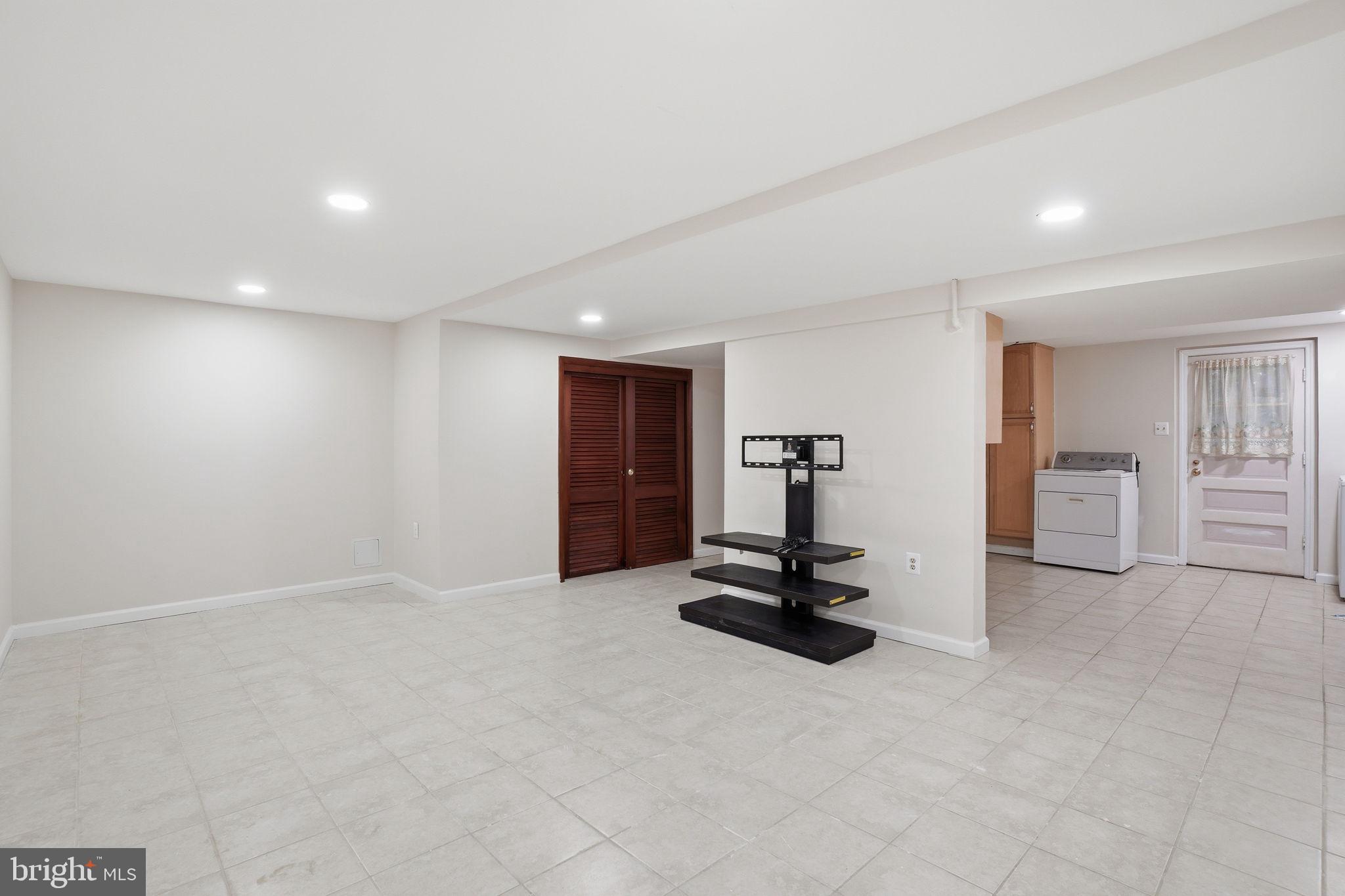 5304 Pillow Lane Springfield, VA 22151 - Photo 21 of 32 a view of a room with gym equipment