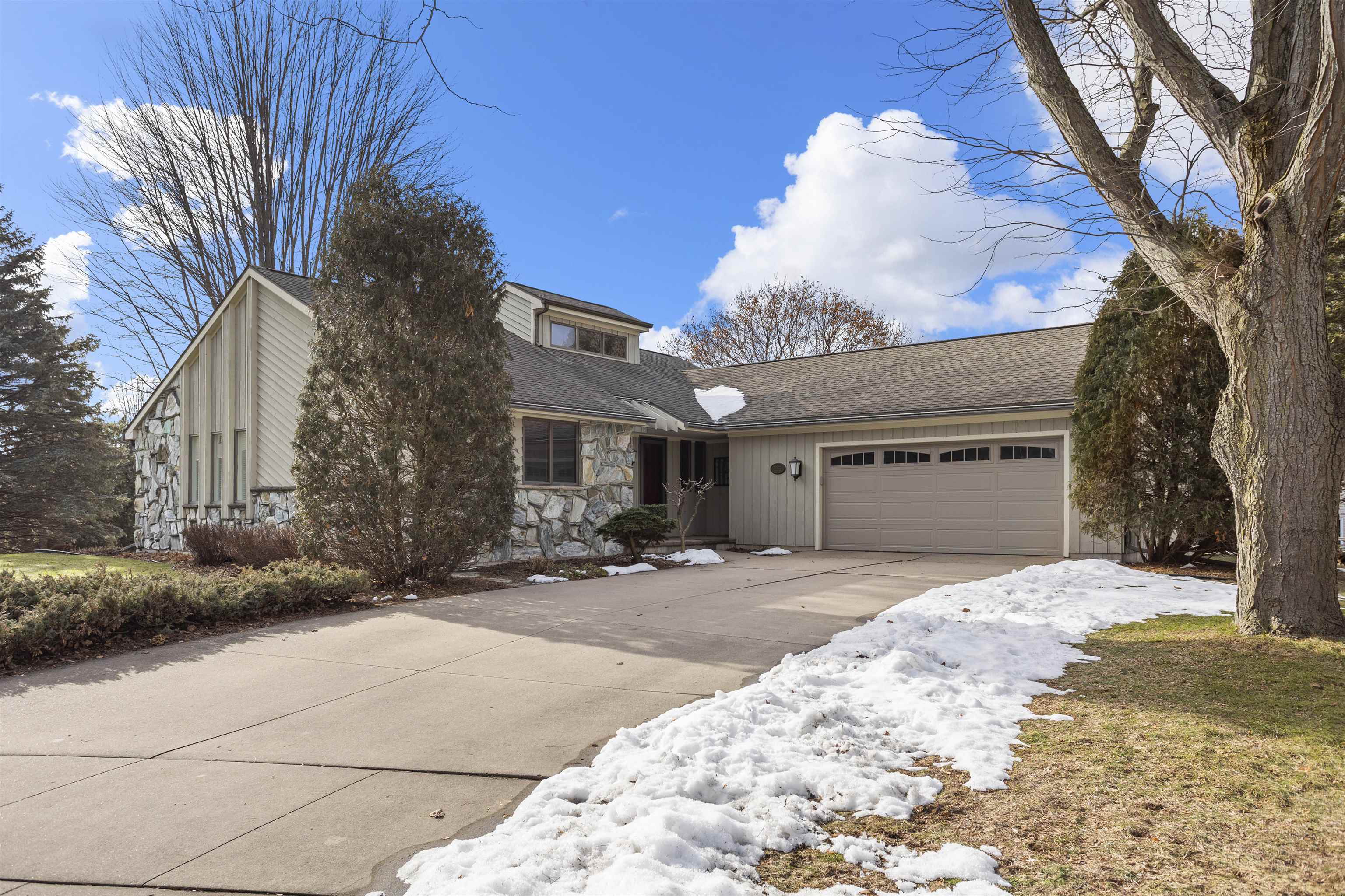 1833 South Kasper Dr  