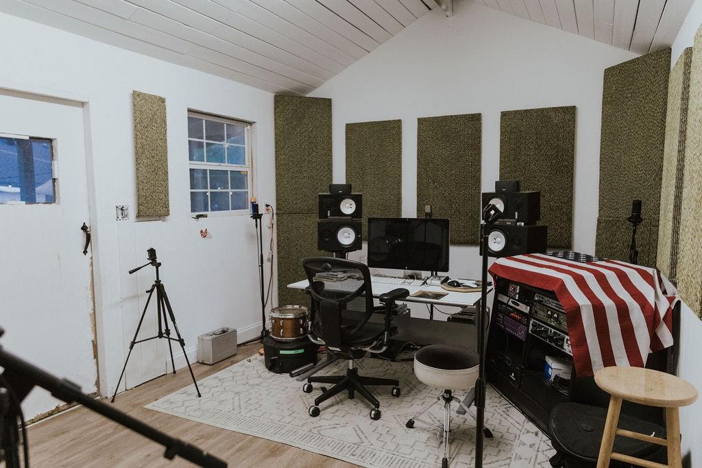 312 Perkins Road Krugerville, TX 76227 - Photo 28 of 32 a room with musical instruments