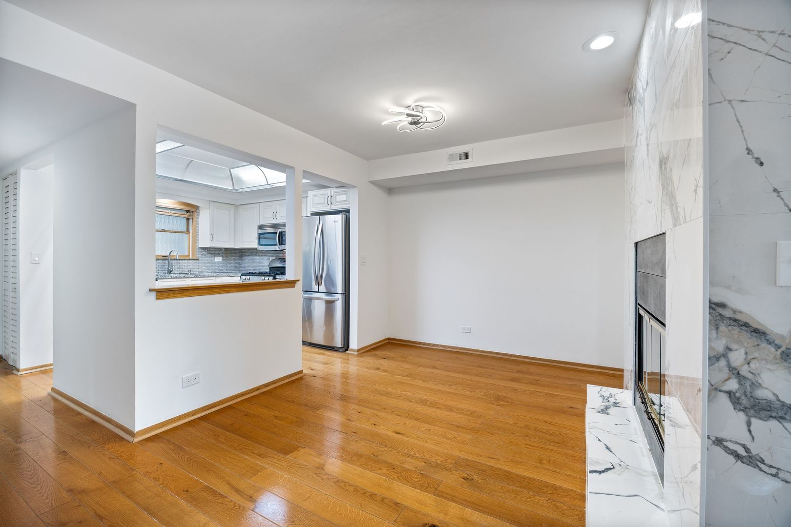 815 Pearson Street, Unit 10 Des Plaines, IL 60016 - Photo 8 of 26