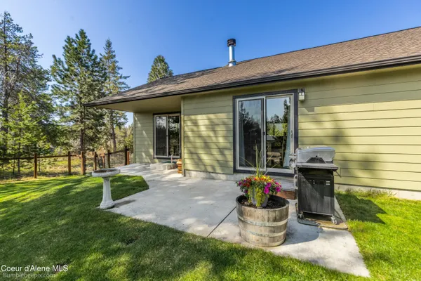 $689,000 | 32732 North 14th Avenue, Spirit Lake, ID 83869