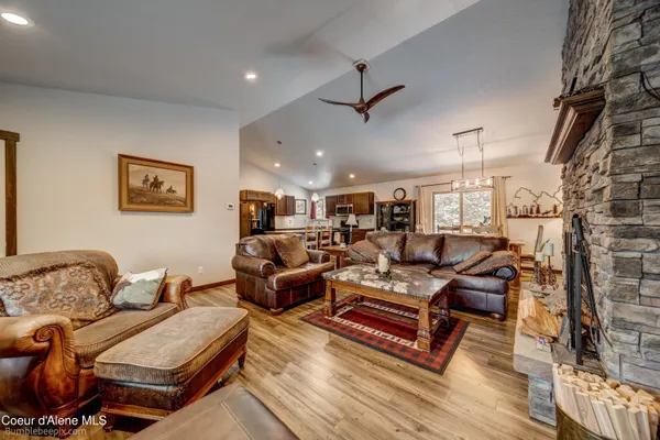 $689,000 | 32732 North 14th Avenue, Spirit Lake, ID 83869