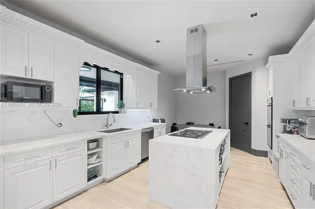 $3,250,000 | 7345 Southwest 96th Street, Pinecrest, FL 33156