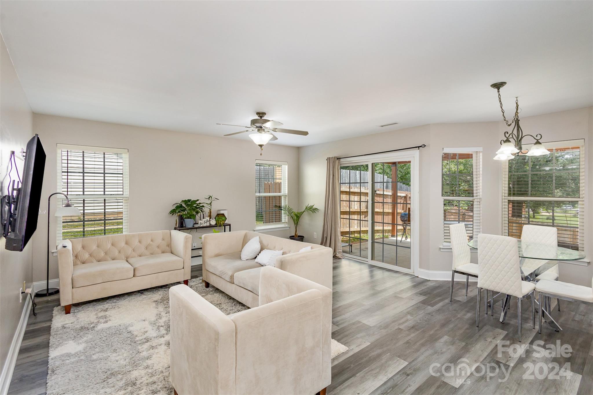 409 Eastway Lane Southwest Conover, NC 28613 - Photo 4 of 28 Gallery Image 4