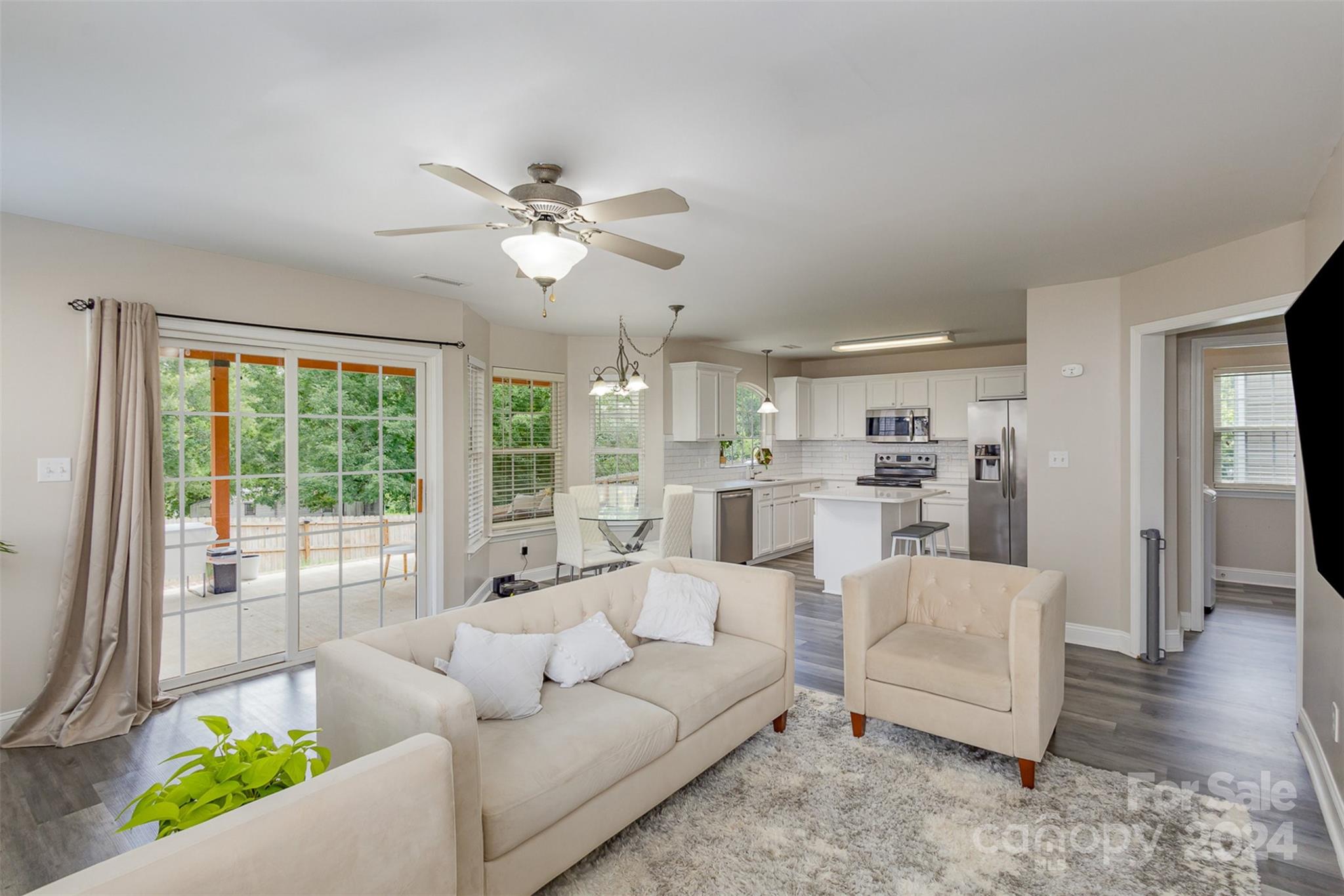 409 Eastway Lane Southwest Conover, NC 28613 - Photo 6 of 28 Gallery Image 6