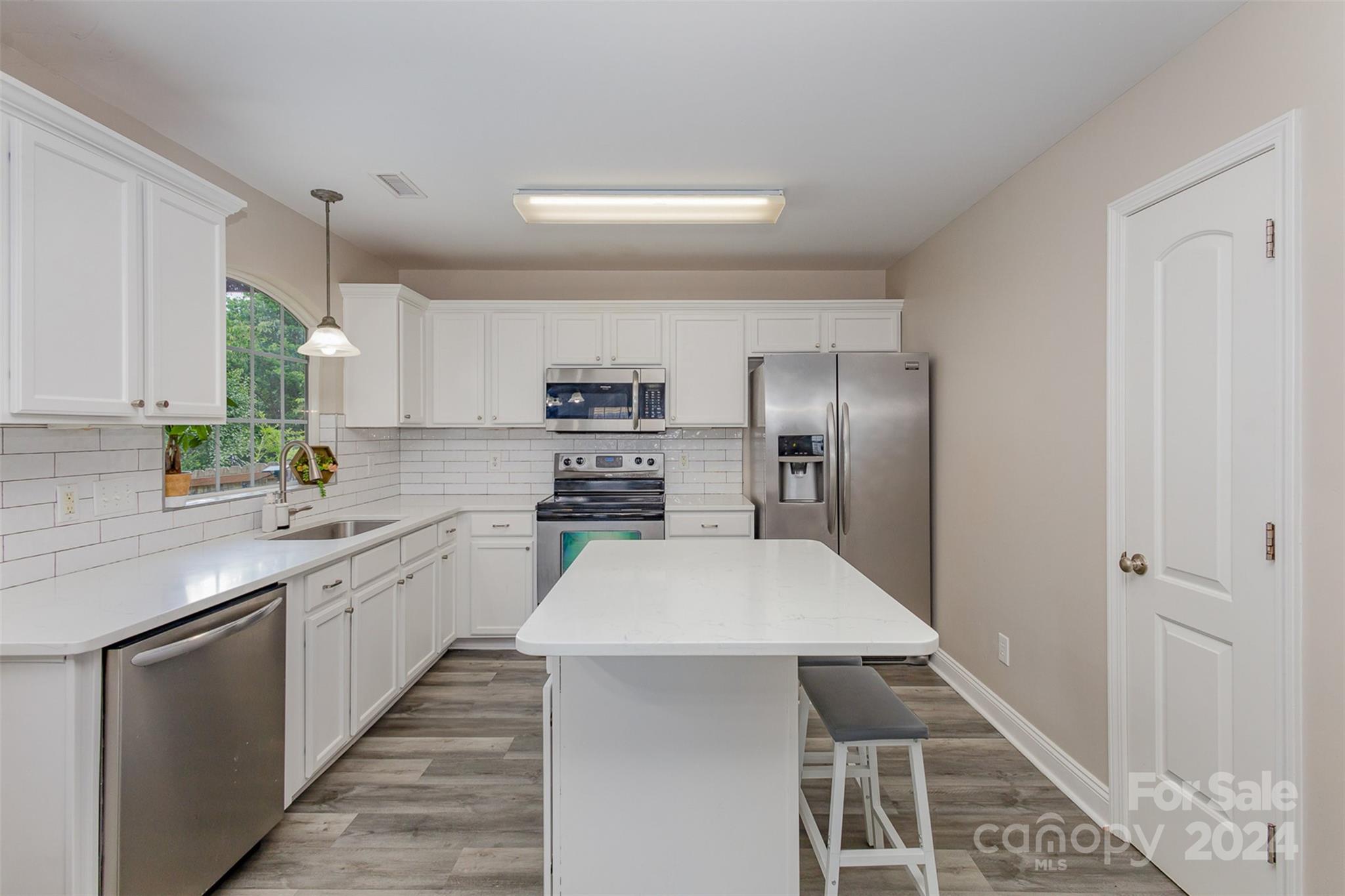 409 Eastway Lane Southwest Conover, NC 28613 - Photo 10 of 28 Gallery Image 10