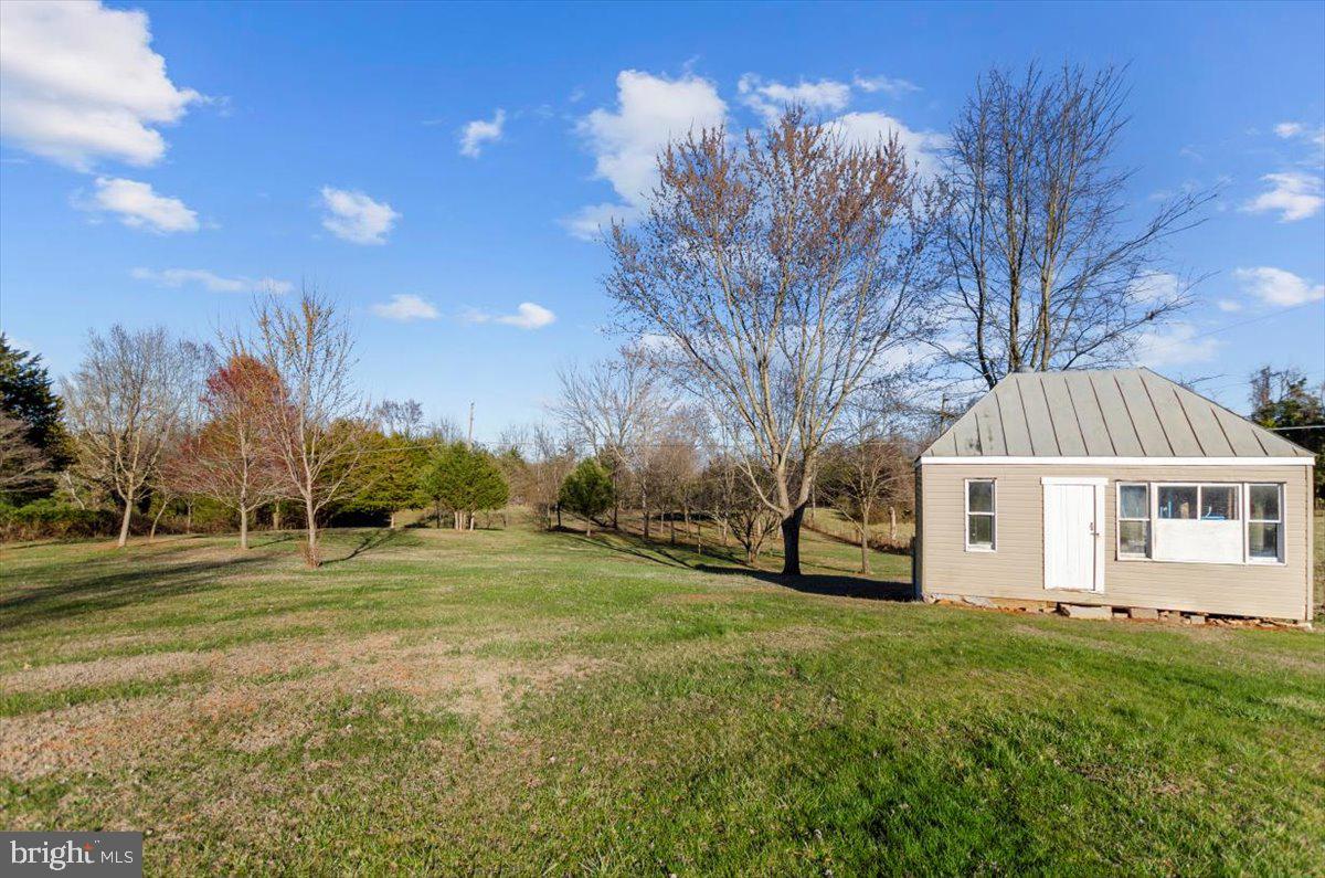 9121 Green Road Warrenton, VA 20187 - Photo 3 of 28 Large Rear Yard