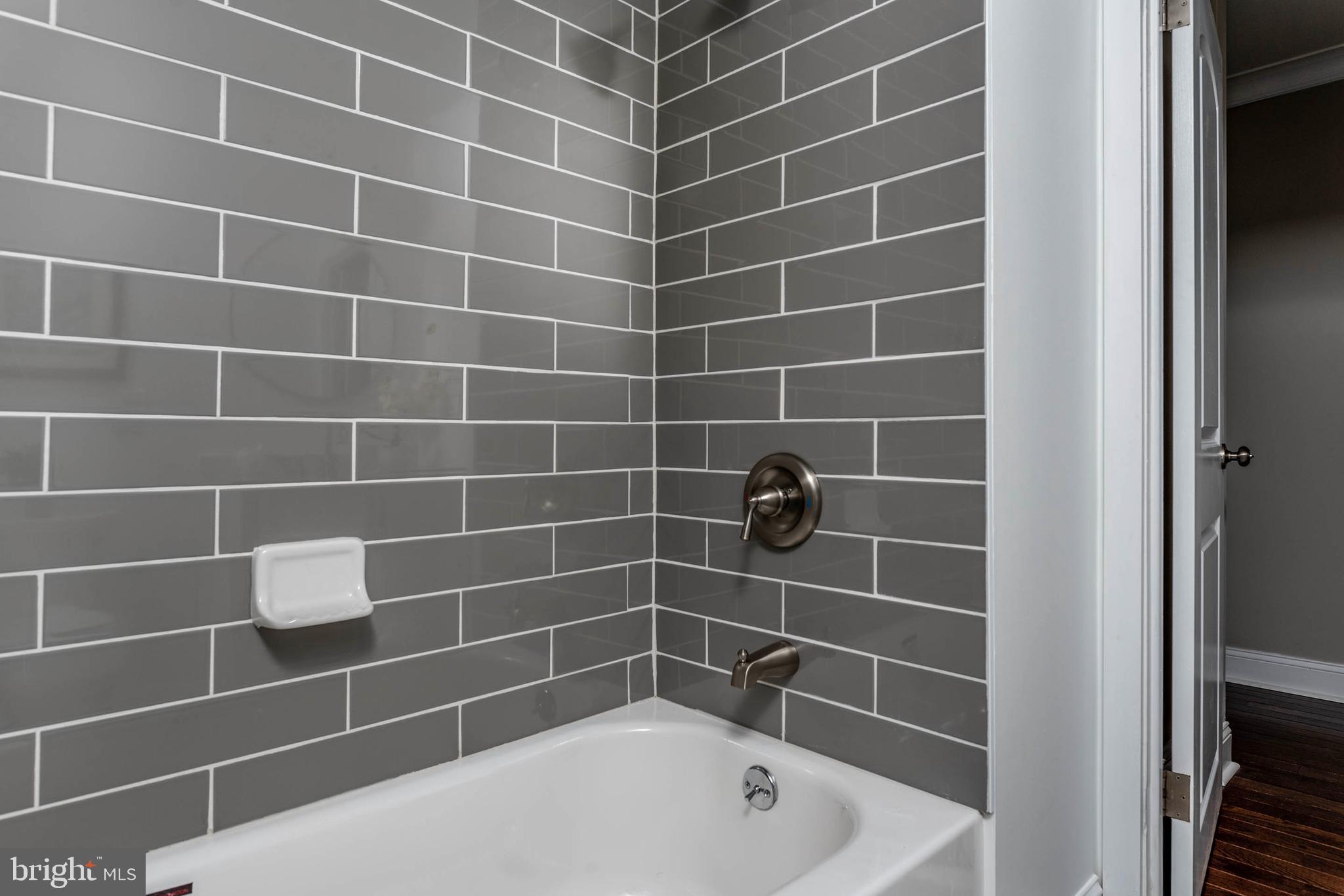 907 Twyckenham Road Media, PA 19063 - Photo 27 of 41 Tub Shower Combination, Subway Tile