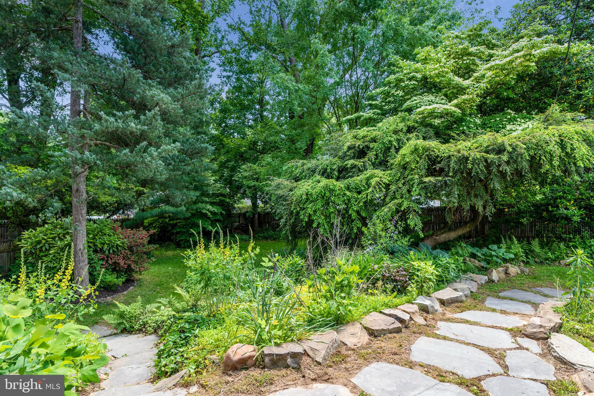 907 Twyckenham Road Media, PA 19063 - Photo 34 of 41 Gorgeous Backyard