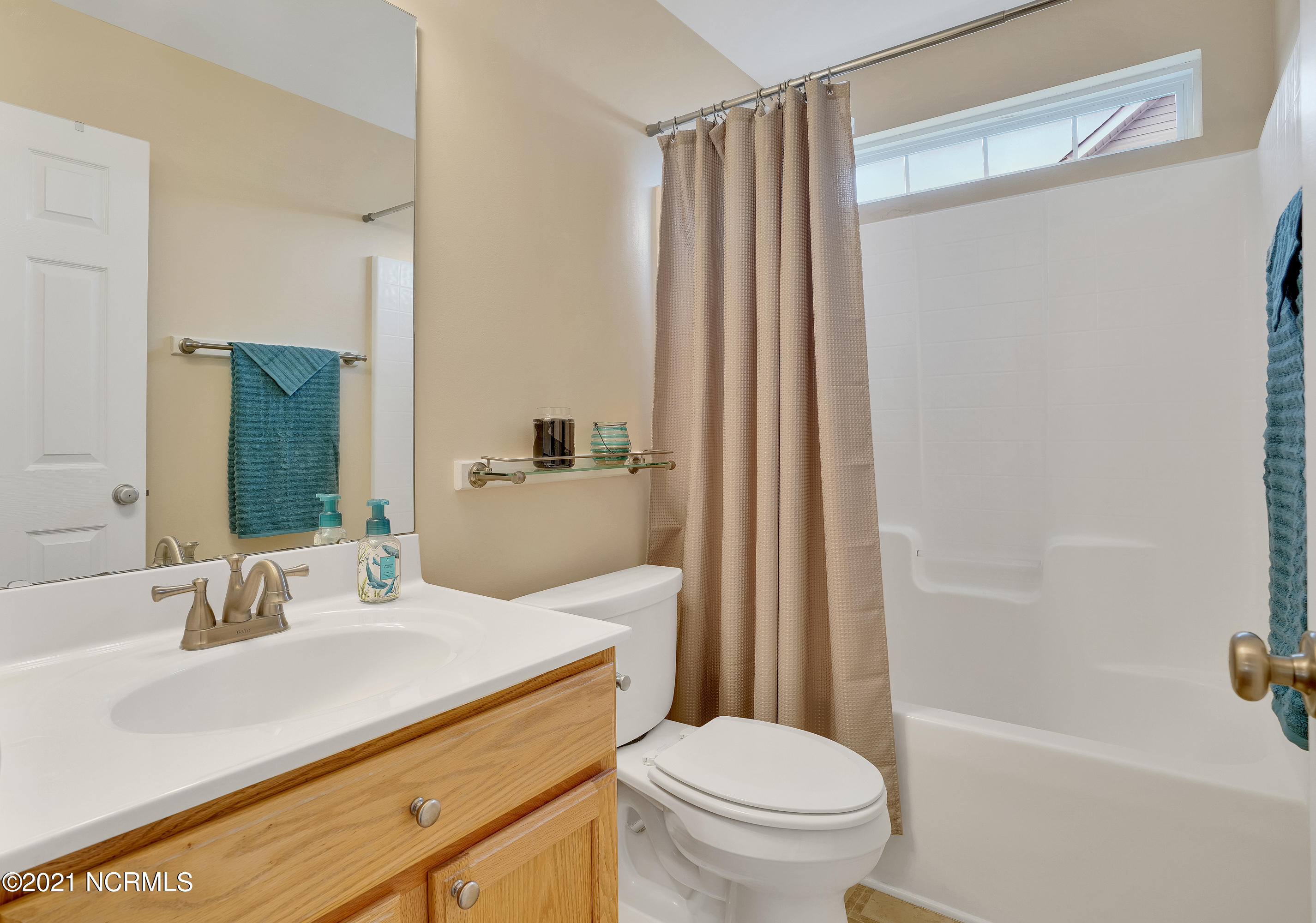 4427 Frying Pan Road Southeast Southport, NC 28461 - Photo 23 of 29 Guest Bath with Transom Window