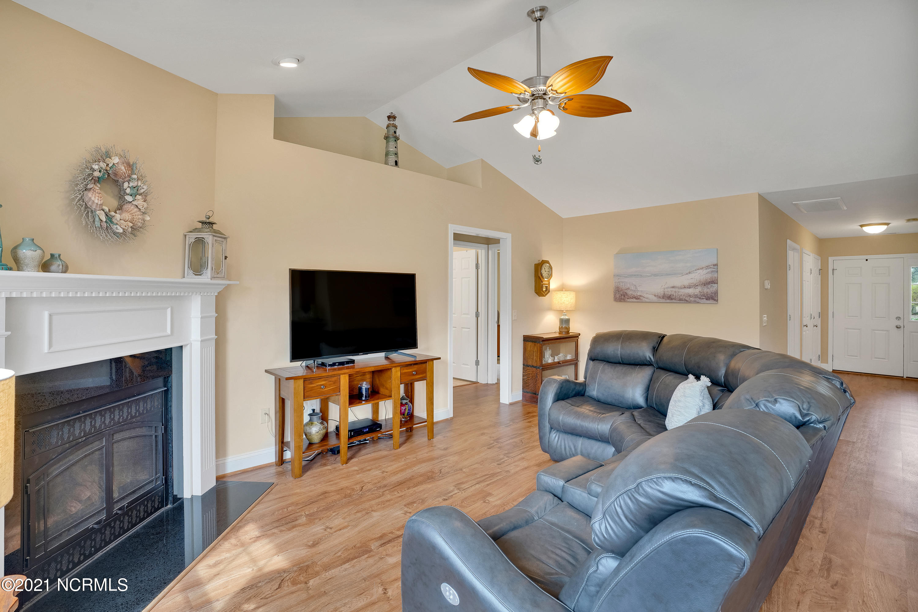 4427 Frying Pan Road Southeast Southport, NC 28461 - Photo 10 of 29 Comfortable Living Space