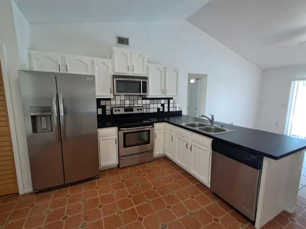 $2,800 | 2473 Southwest Avondale Street, Port St. Lucie, FL 34984