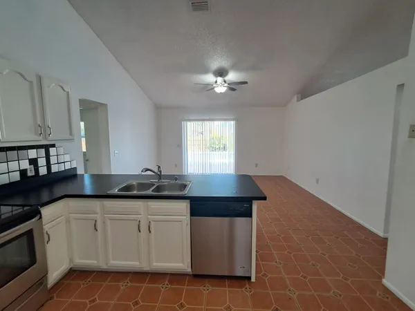 $2,800 | 2473 Southwest Avondale Street, Port St. Lucie, FL 34984