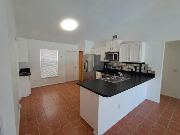 $2,800 | 2473 Southwest Avondale Street, Port St. Lucie, FL 34984