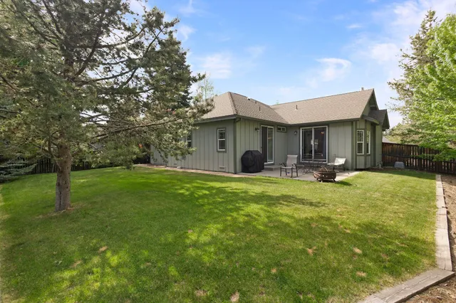 a front view of house with yard