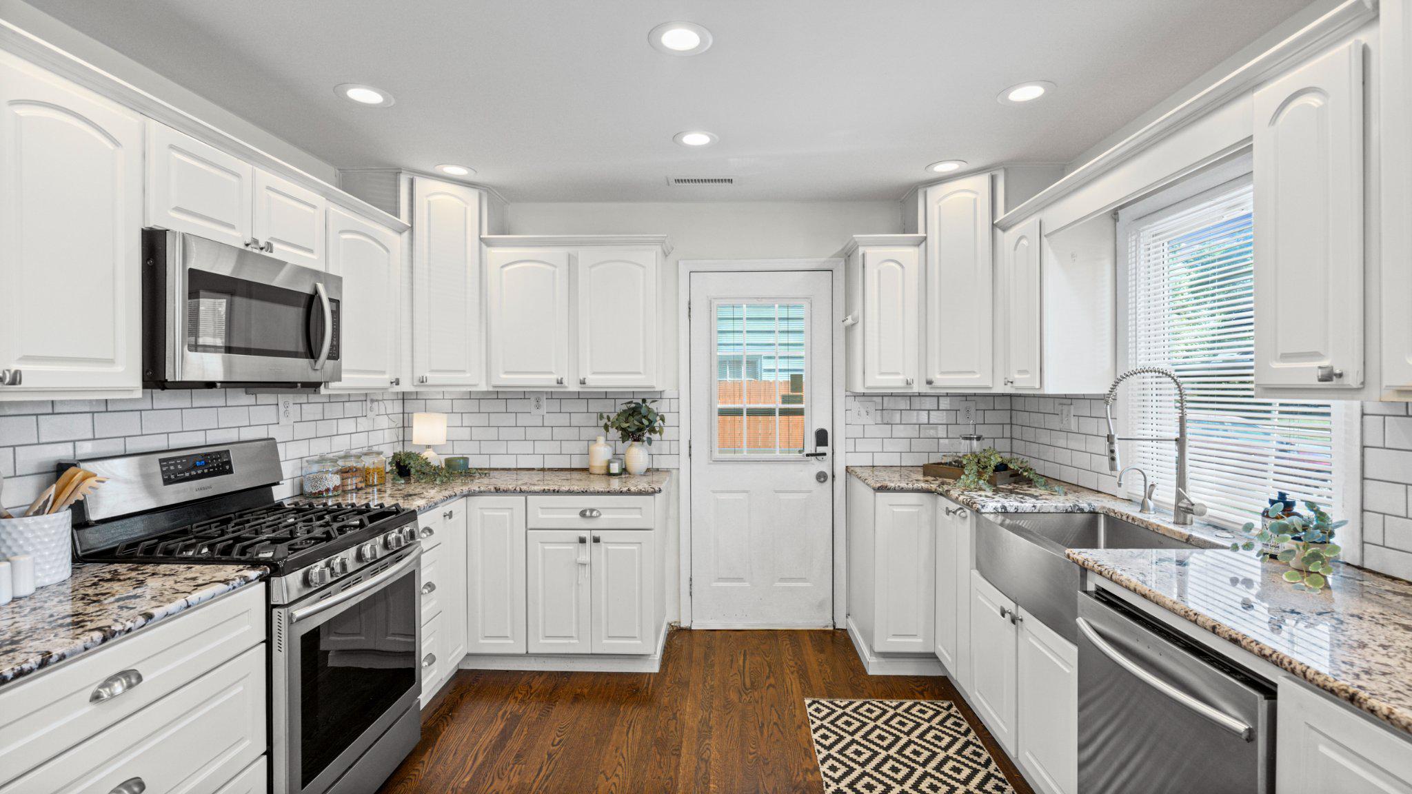8930 Parlo Road Baltimore, MD 21236 - Photo 11 of 36 Gourmet Eat-in Kitchen