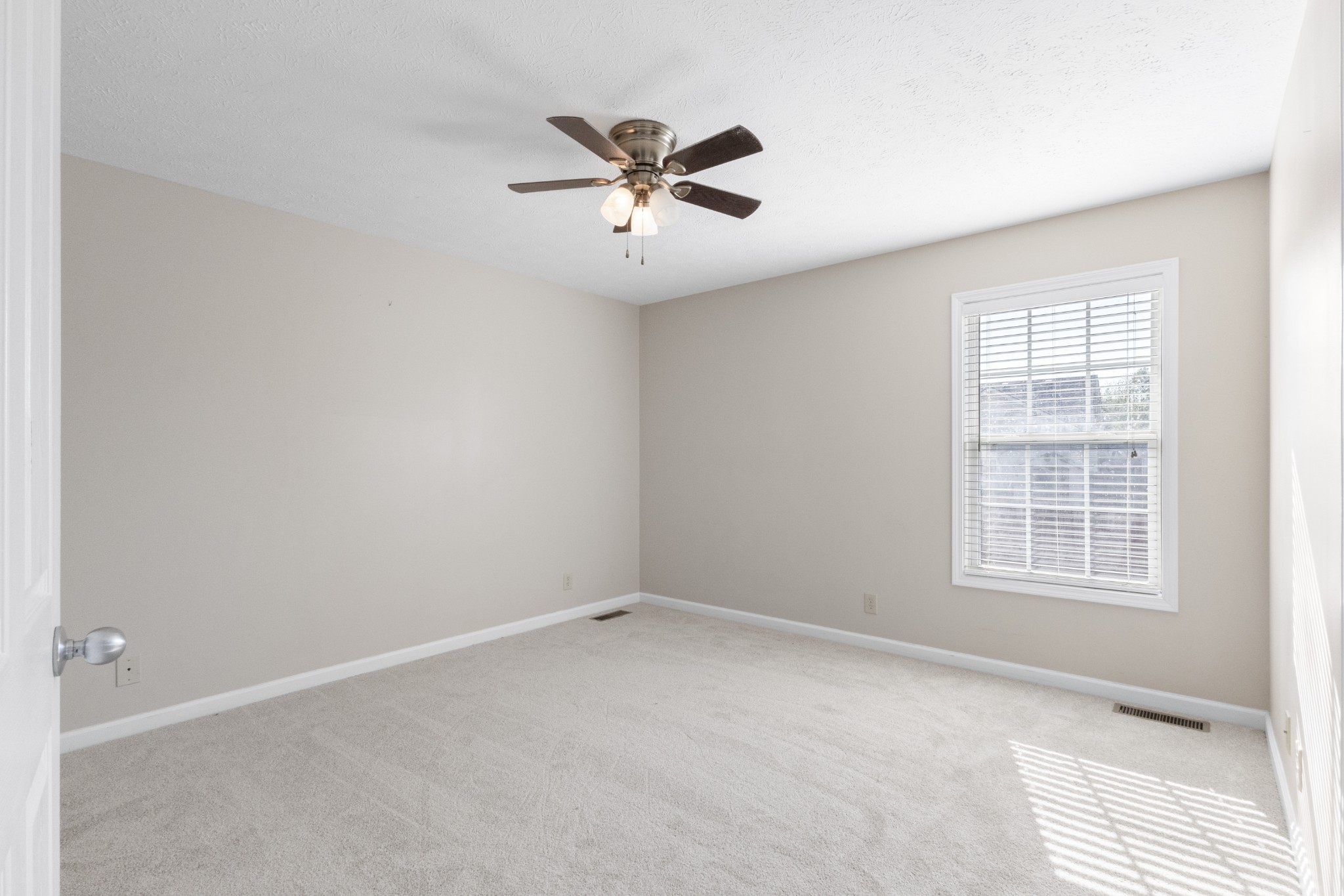 620 Wolfchase Drive Clarksville, TN 37042 - Photo 16 of 24 an empty room with windows and fan
