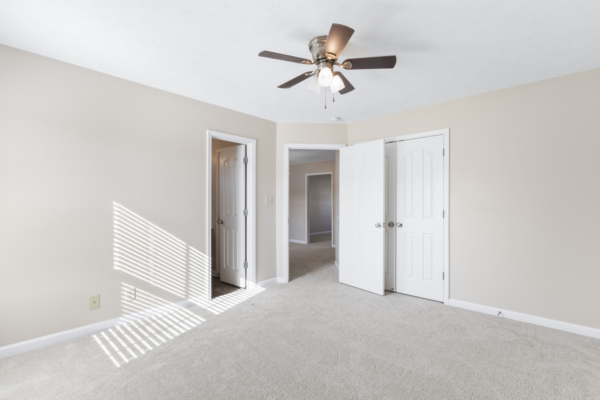 620 Wolfchase Drive Clarksville, TN 37042 - Photo 17 of 24 a view of a livingroom with a ceiling fan