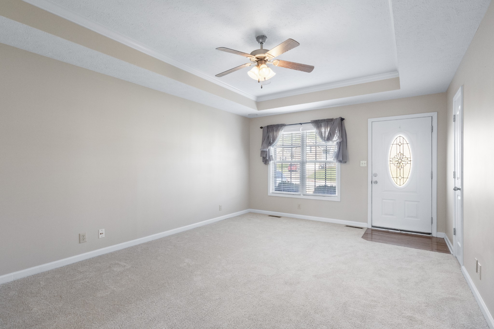 620 Wolfchase Drive Clarksville, TN 37042 - Photo 9 of 24 a view of an empty room with a window