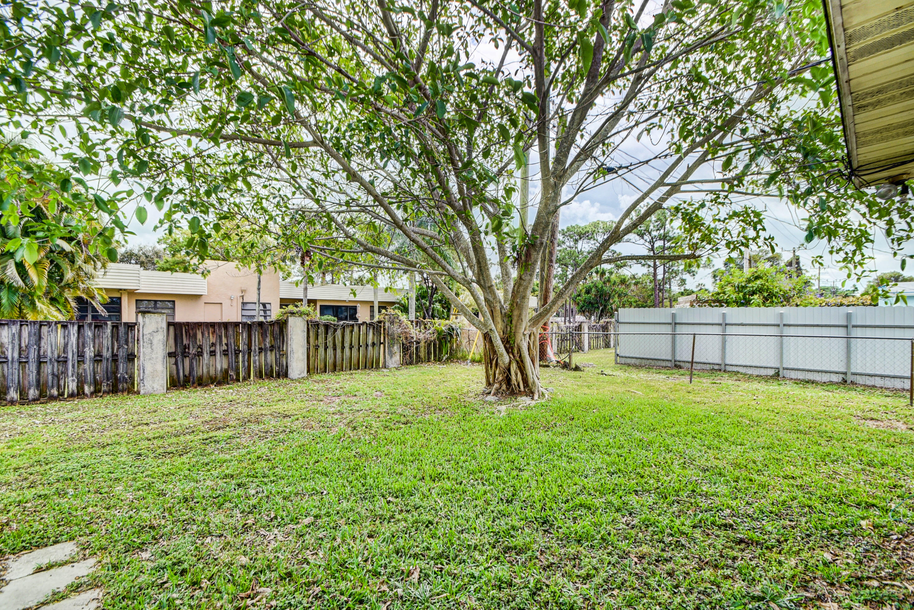 189 Ohio Road Lake Worth, FL 33467 - Photo 40 of 46 37_alp_3271_2_3_4_5