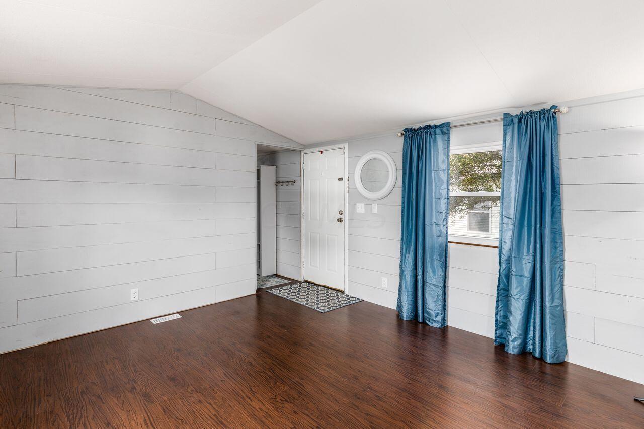 1330 Hanover Road, Unit 202 Delaware, OH 43015 - Photo 7 of 33 B-1330_Hanover-013