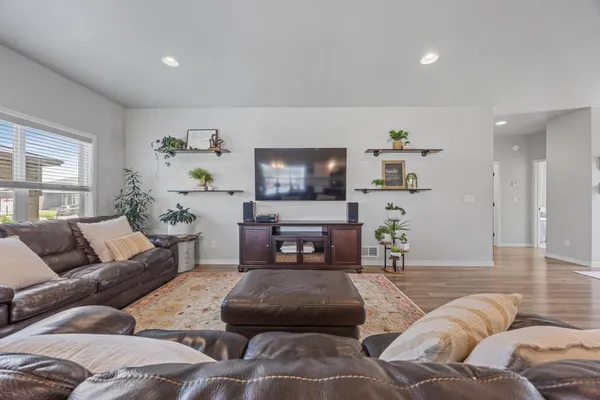 $597,900 | 3037 Prairie Farms Circle South, Fargo, ND 58104