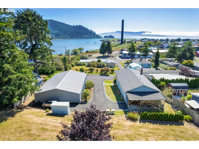 a view of a house with outdoor space