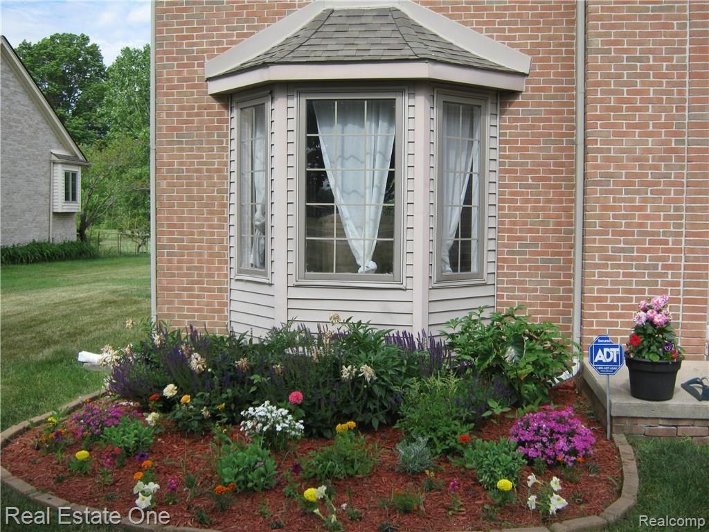 23880 Hall Road Trenton, MI 48183 - Photo 2 of 50 Lovely Landscaping!